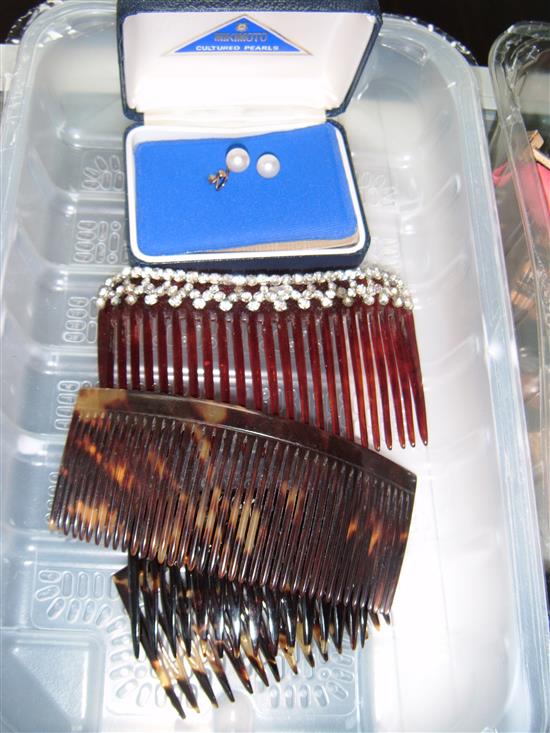 Pair of 9ct gold cultured pearl earrings and 4 tortoiseshell combs(-)